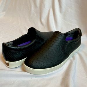 NWOT Dr Scholls slip on sneaker - size 10